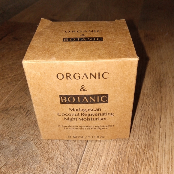 Madagascan Coconut Rejuvenating Night Moisturizer - Picture 2 of 8